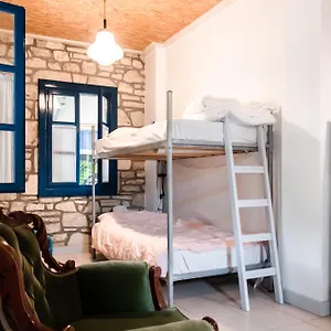 Himara Hostel Albergue